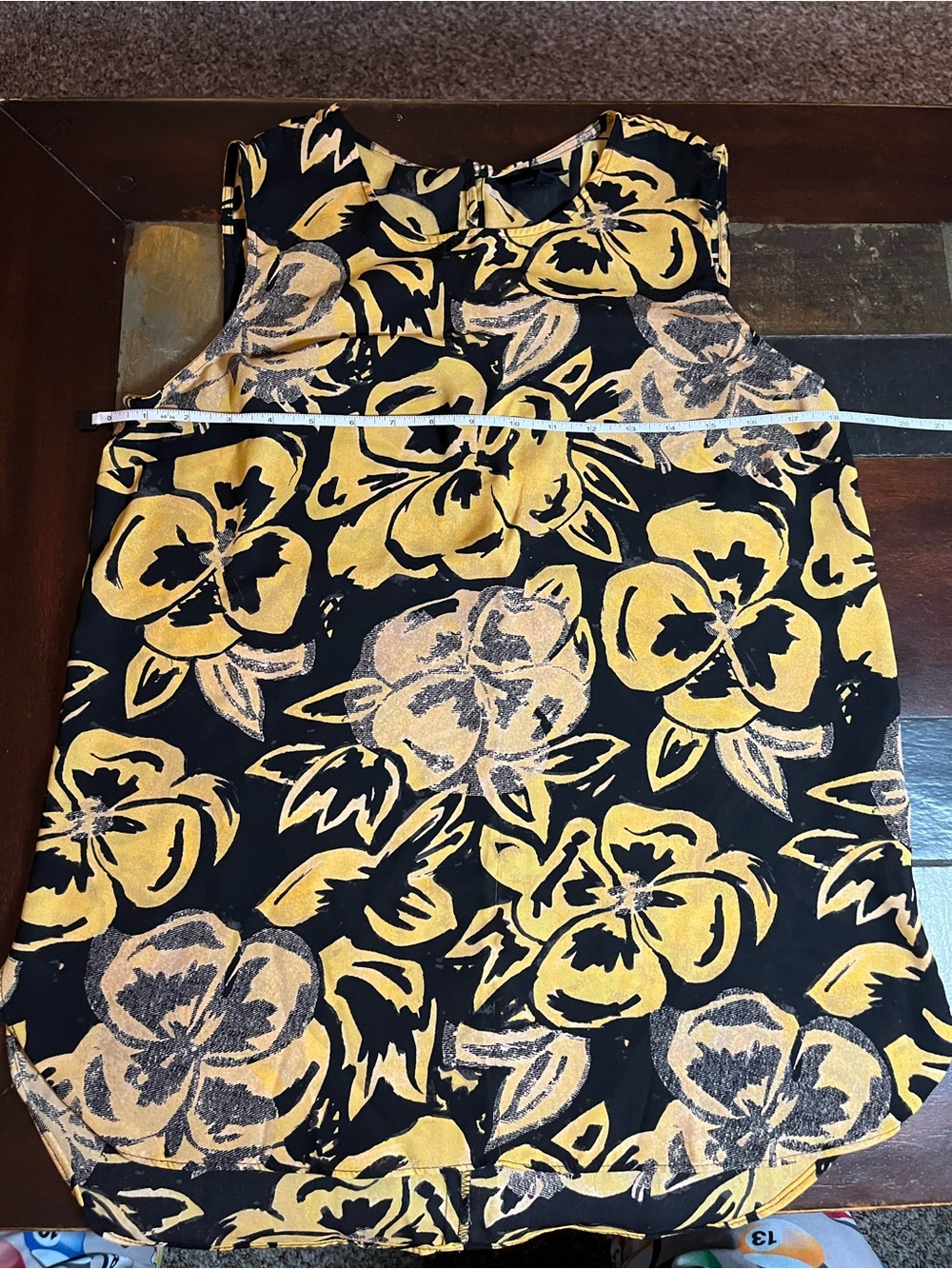 Who What Wear Women’s Sleeveless Top with Yellow & Black Floral Print